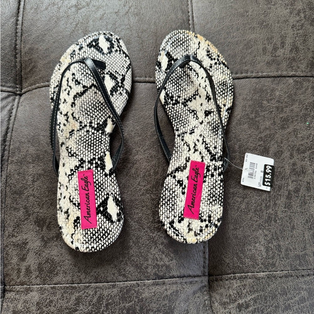 American Eagle Sandals/Flip Flops Black/Cream Size 8